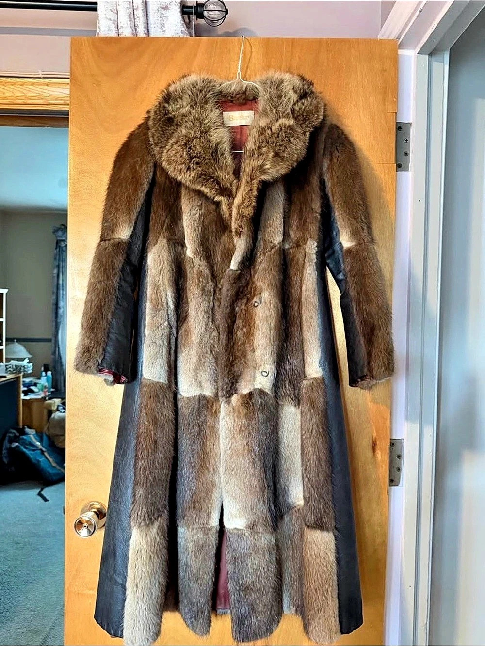 Vintage Muskrat Fur & Leather Full-Length Coat – Brown – Fits Small